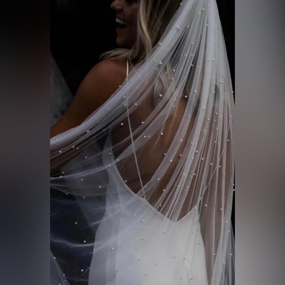 Pearl Veil - handmade in
Canada - Picture 4 of 4